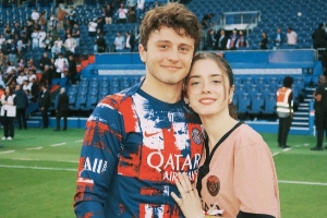 巴黎提前6轮夺冠！若奥-内维斯的19岁女友发文：为你感到骄傲