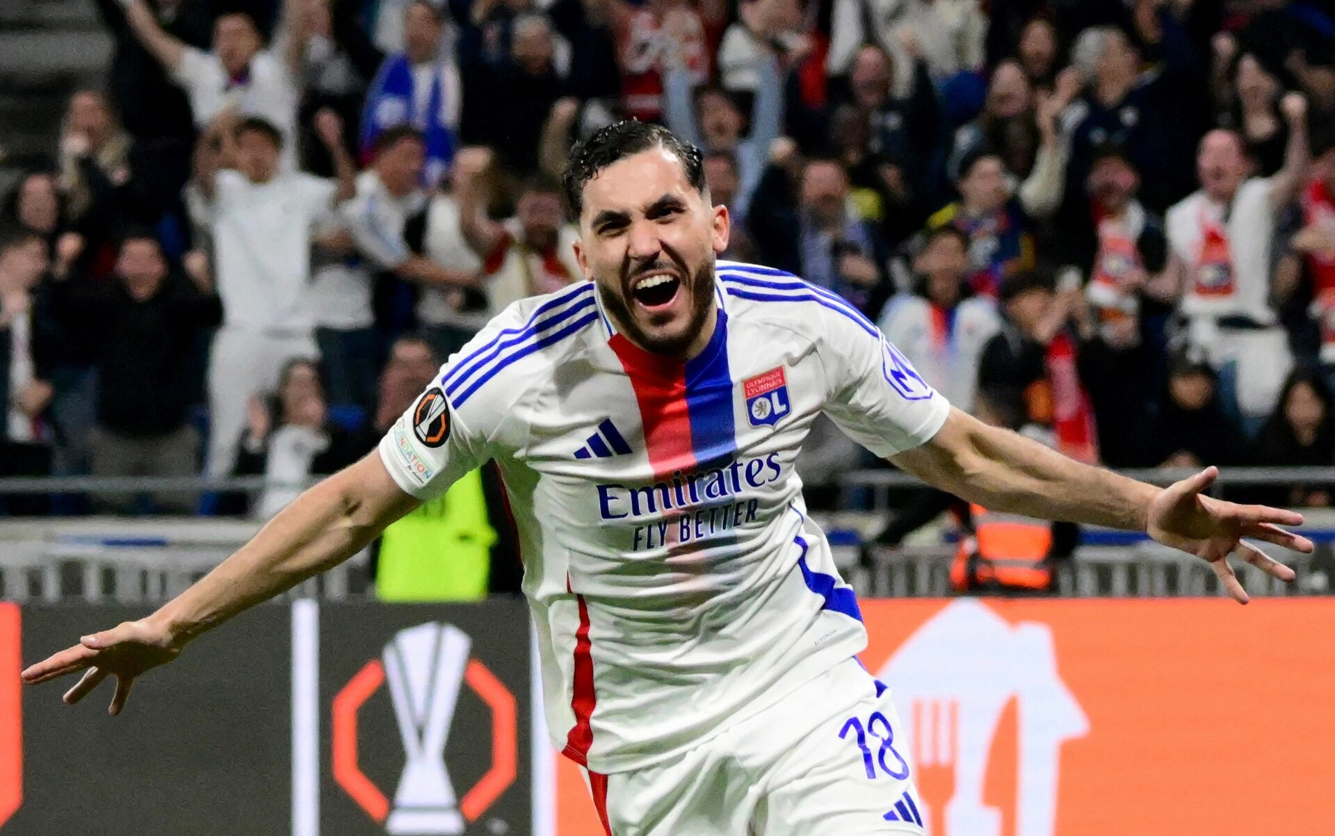 电讯报:曼城加入里昂中场切尔基争夺战,解约金最高2500万镑