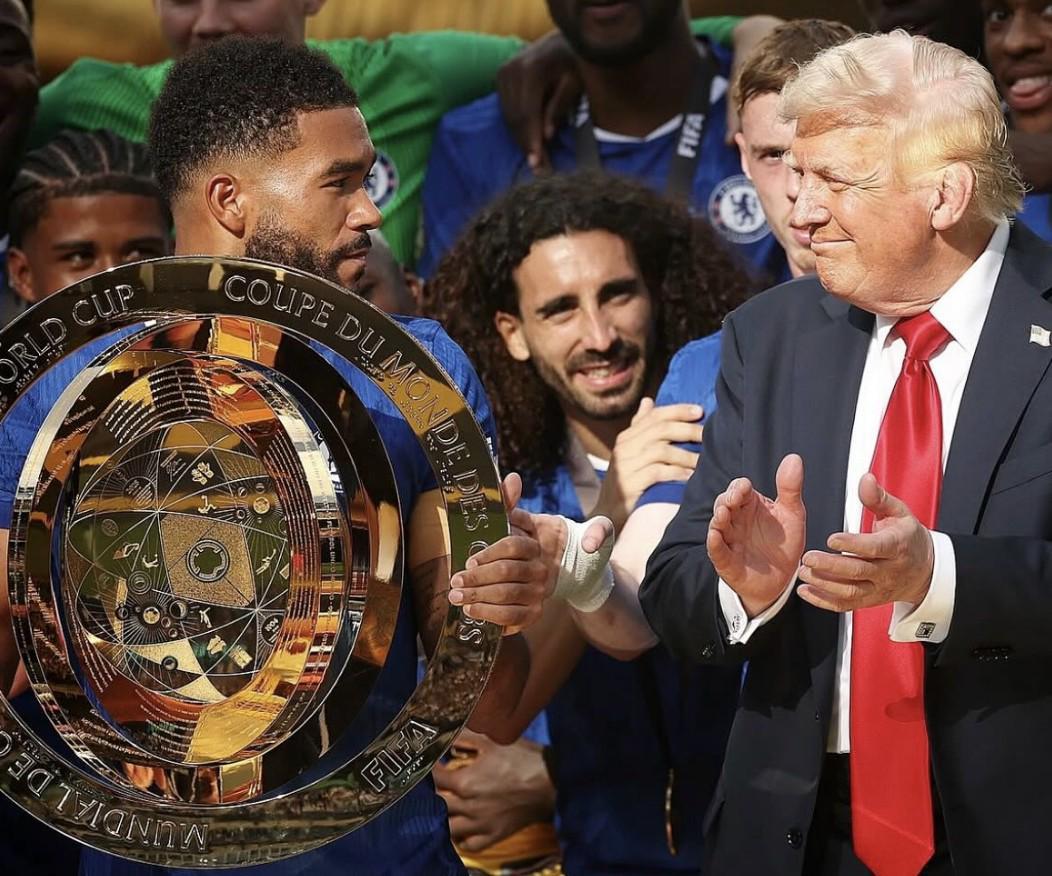 里斯-詹姆斯社媒晒捧杯照片，特朗普与其对视