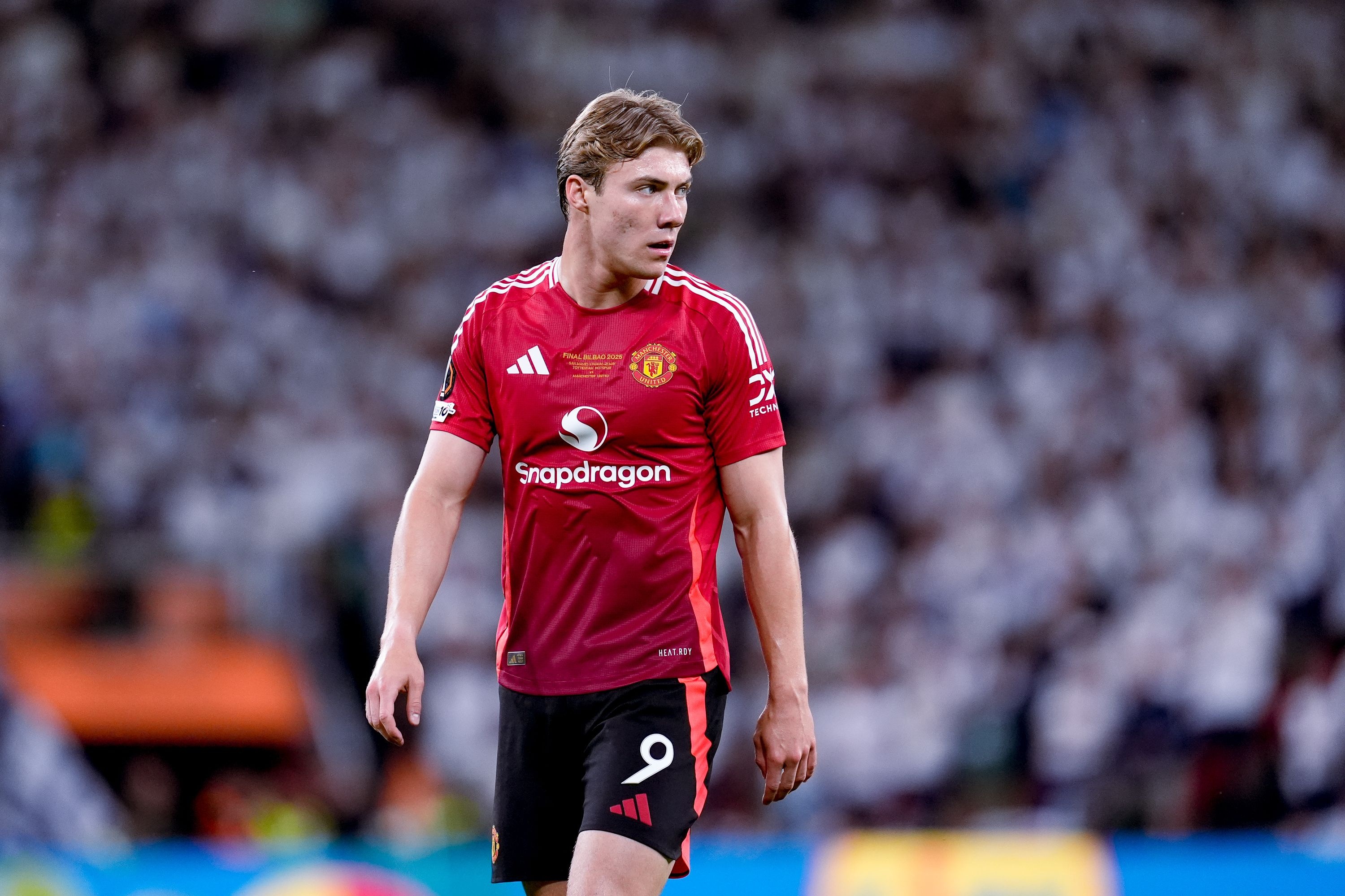 世俱杯投注-天空：米兰提出含买断的租借合同想签霍伊伦，据信价值4000万镑